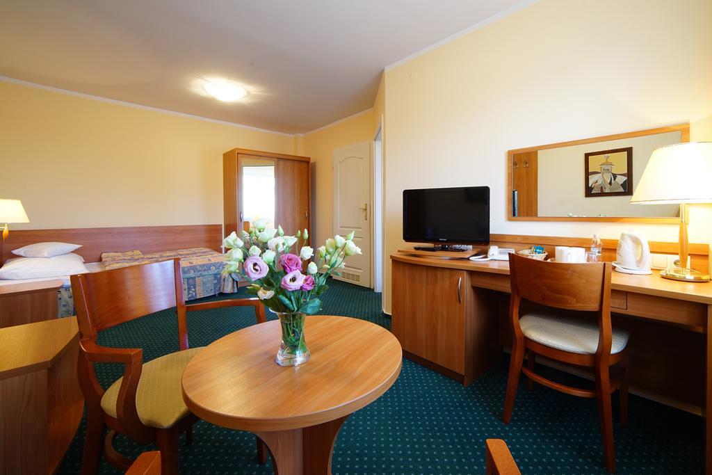 Hotel Feniks Poznan Room photo