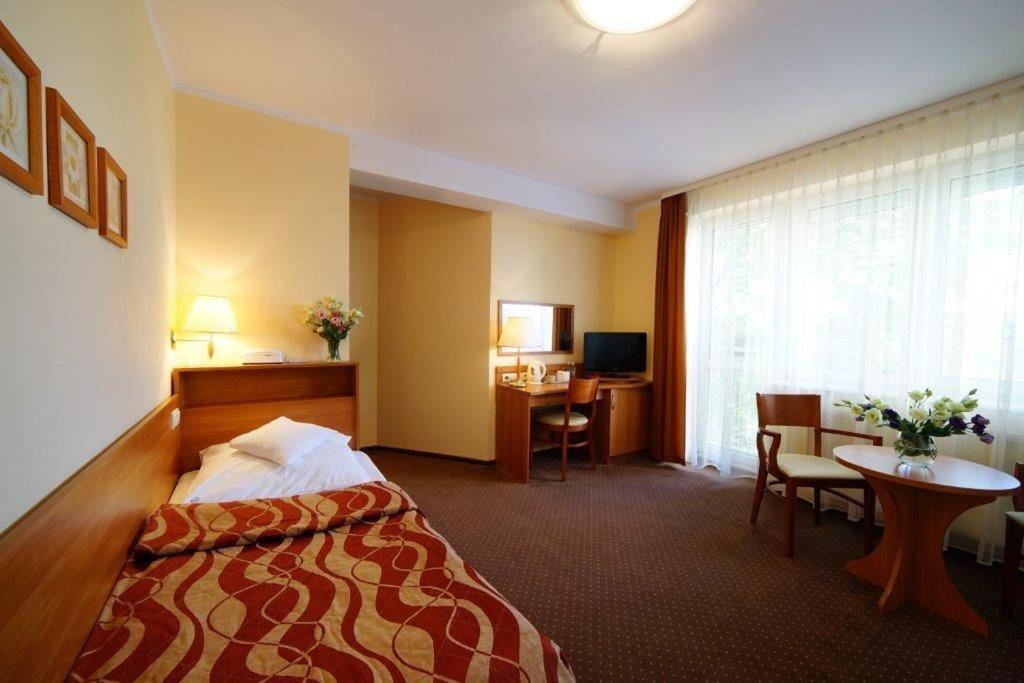 Hotel Feniks Poznan Exterior photo